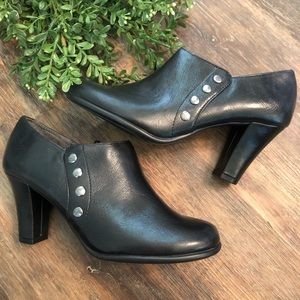 Aerosoles Black Ankle Booties. Size 7.5